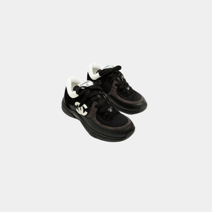Black/white mesh suede sneakers