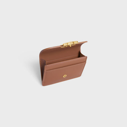 Portacarte con patta Triomphe in pelle di vitello lucida bronzo