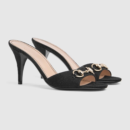 Women's slider sandal with black fabric clamp