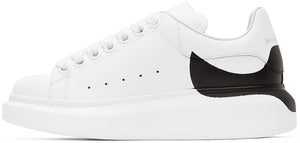Weiße Oversized-Sneaker mit tiefer Fersenkappe