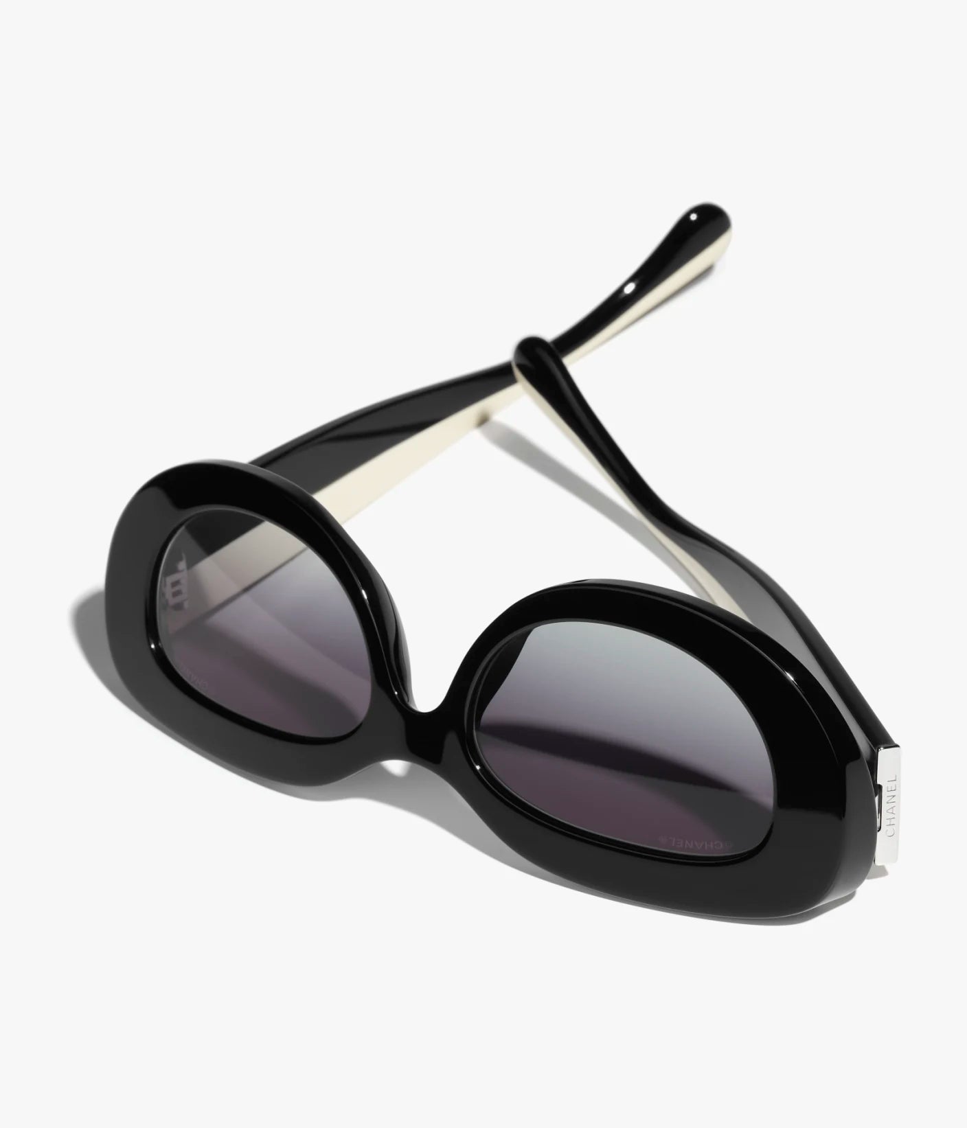 Occhiali da sole ovali bicolori in acetato nero con lenti grigie