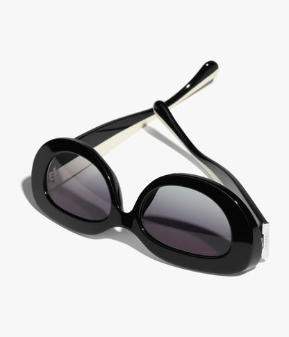 Occhiali da sole ovali bicolori in acetato nero con lenti grigie