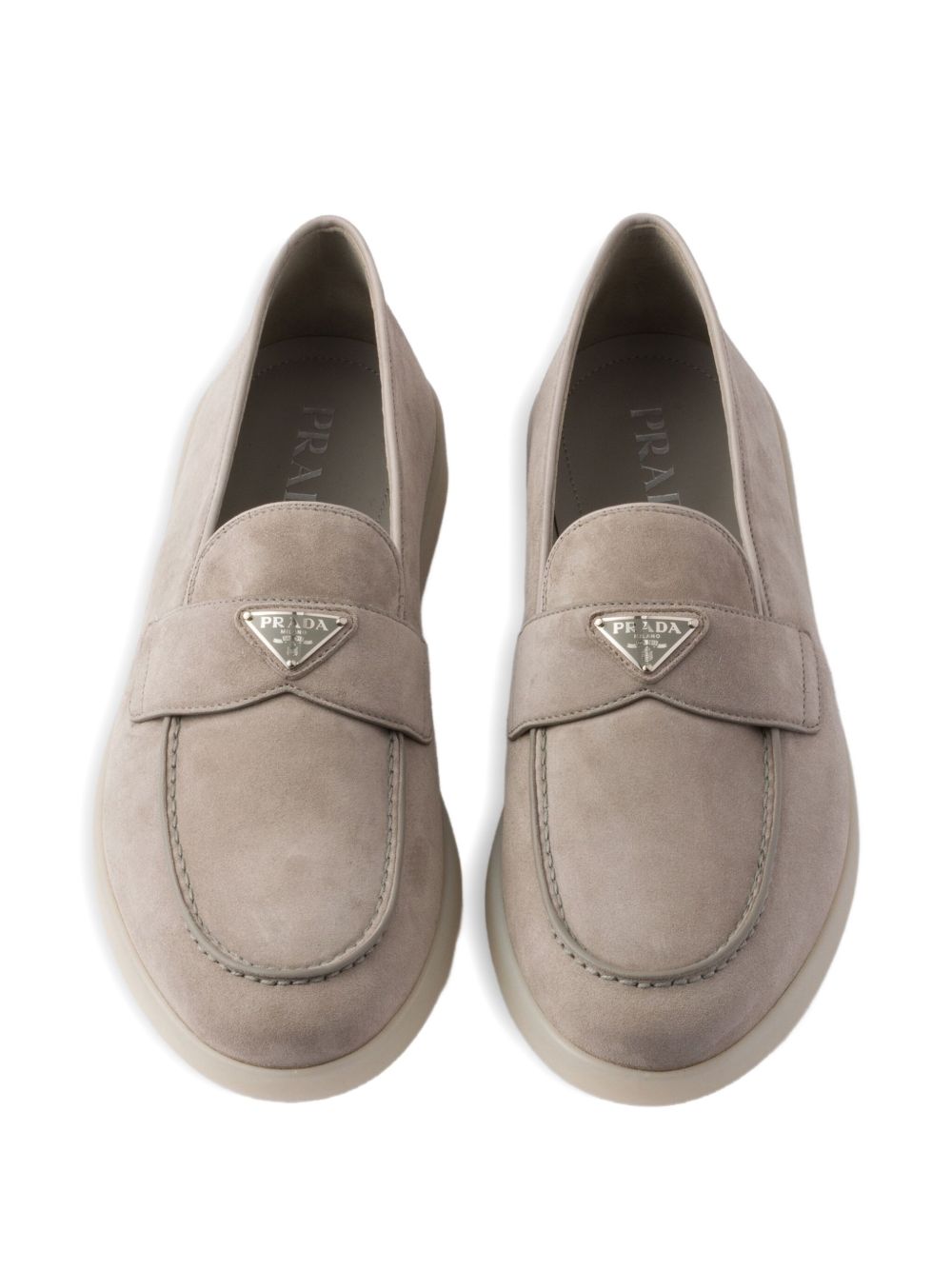 Mocassini in pelle scamosciata beige con logo triangolare