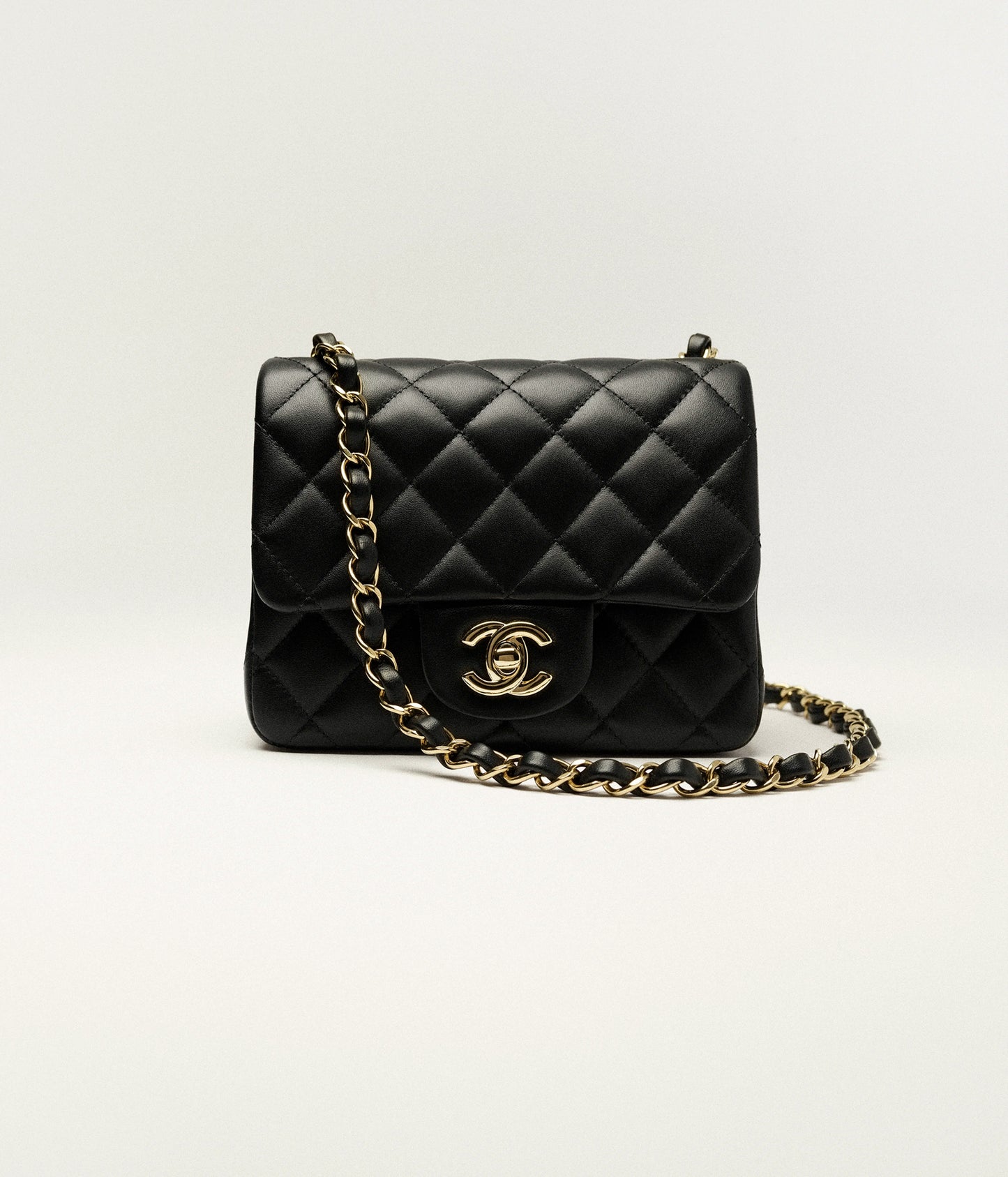 Borsa classica mini nera con metallo effetto dorato