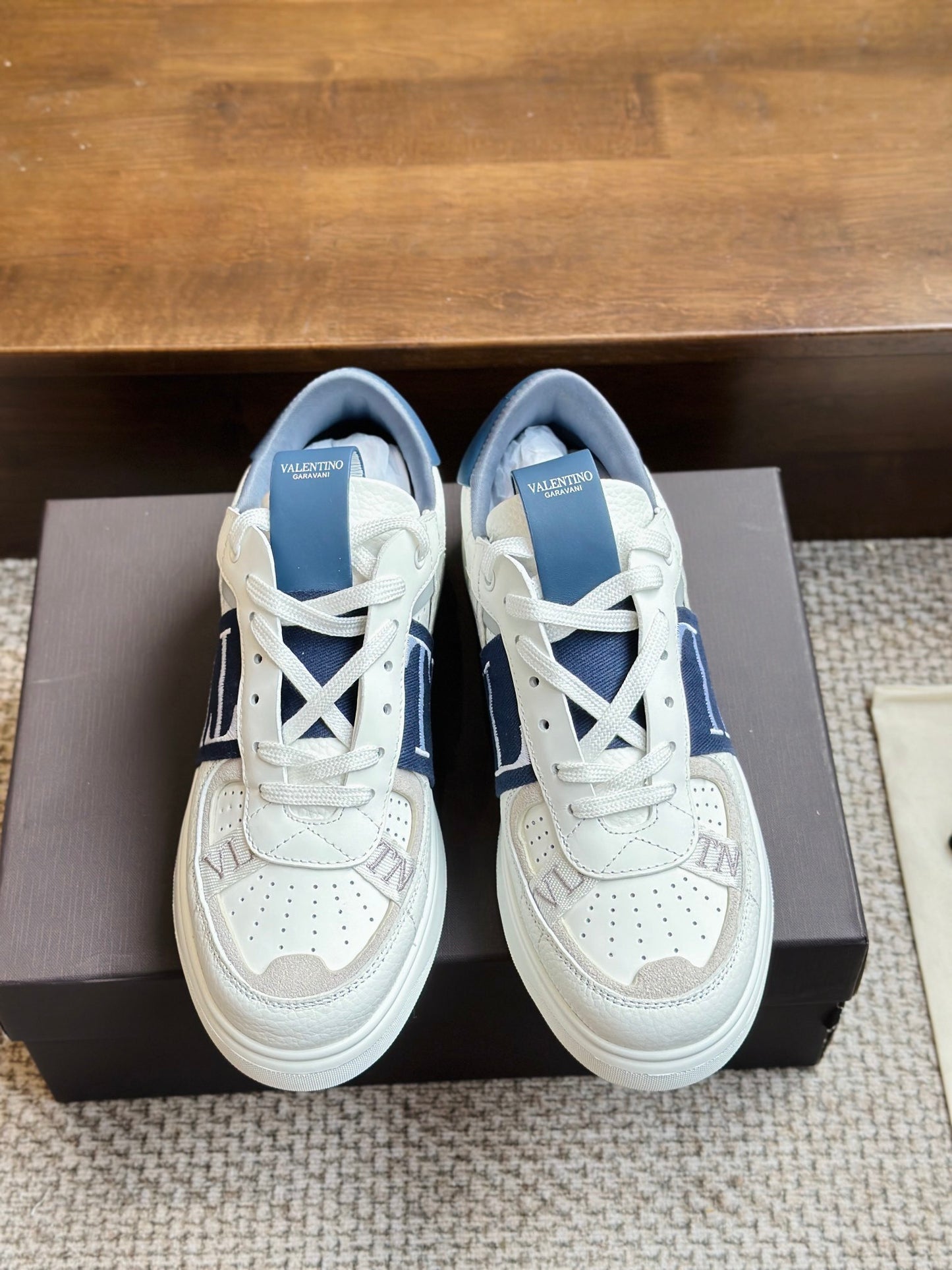 VL7N Sneakers in white/blue leather