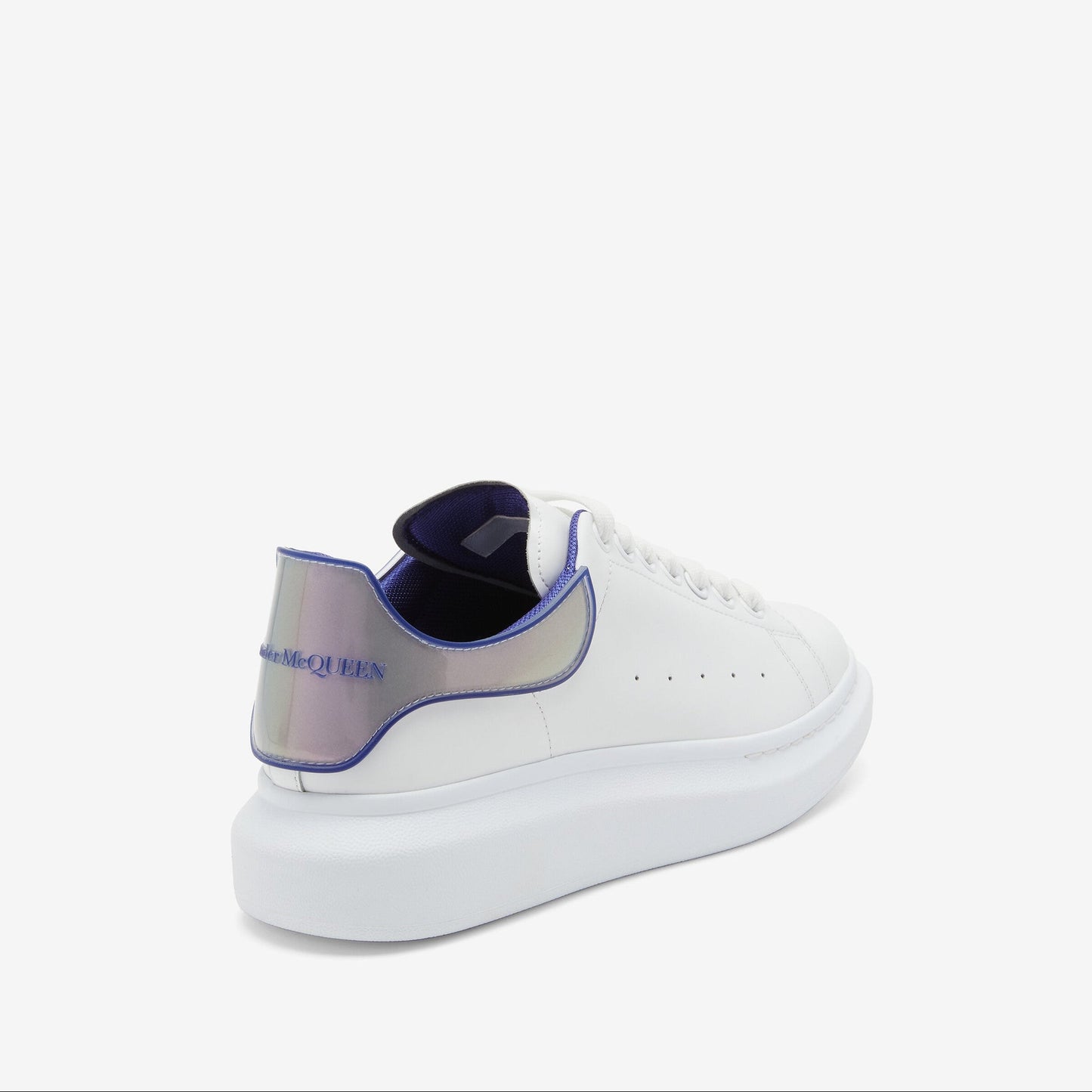 Oversized in white and blue utopia