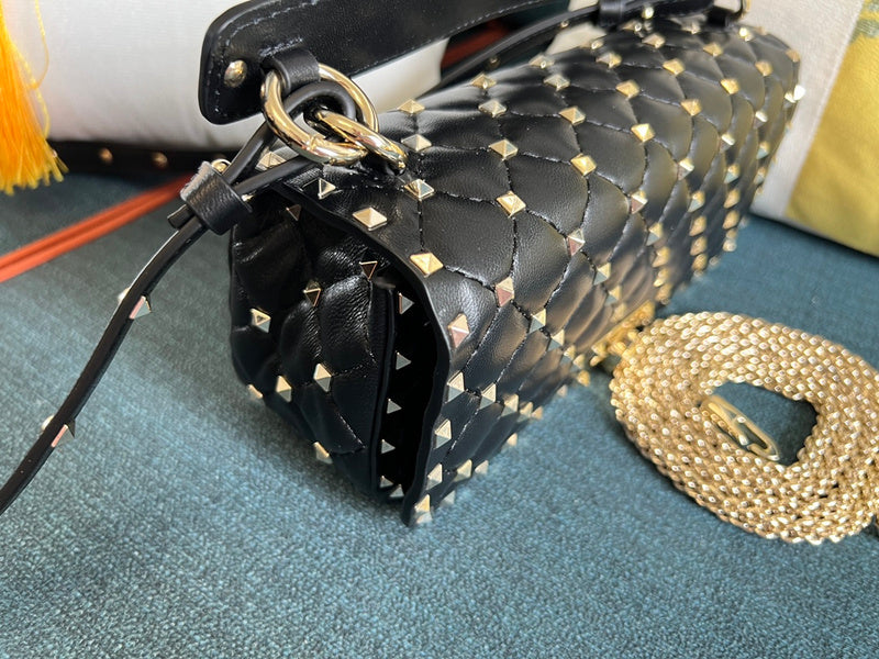 Borsa a tracolla decorata con borchie Rockstud nero