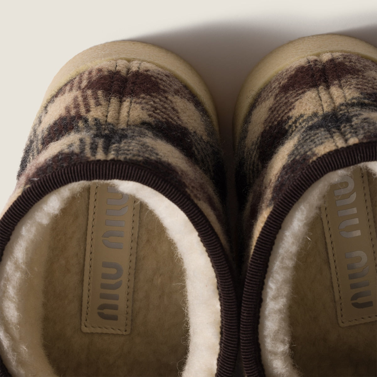Stiefeletten aus Kamel-/Blauwolle und Schaffell