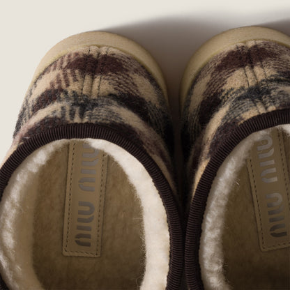 Stiefeletten aus Kamel-/Blauwolle und Schaffell