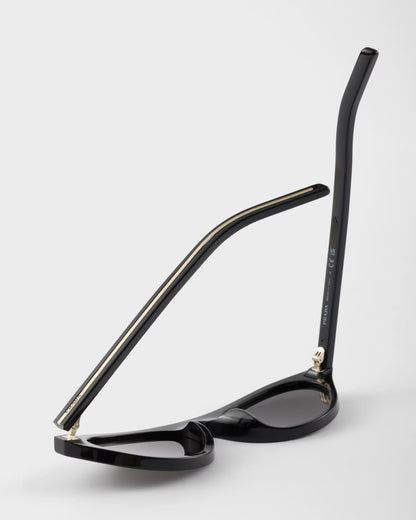 Sunglasses with Iconic Black Metal Plaque