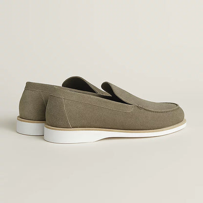 Low étoupe suede loafer