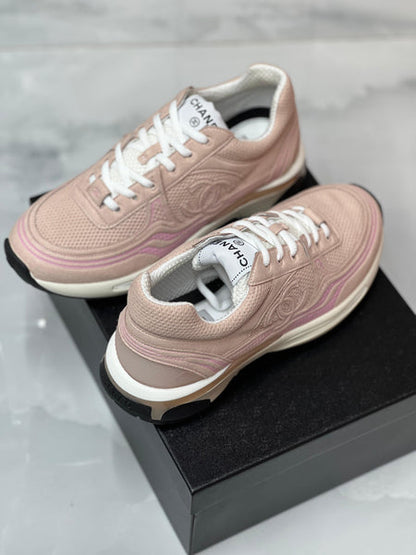 Sneakers in pelle scamosciata a rete rosa