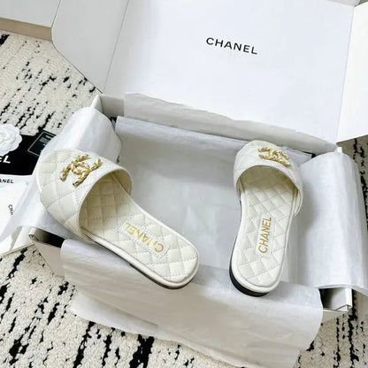 Quilted leather slippers with white intertwined C logo