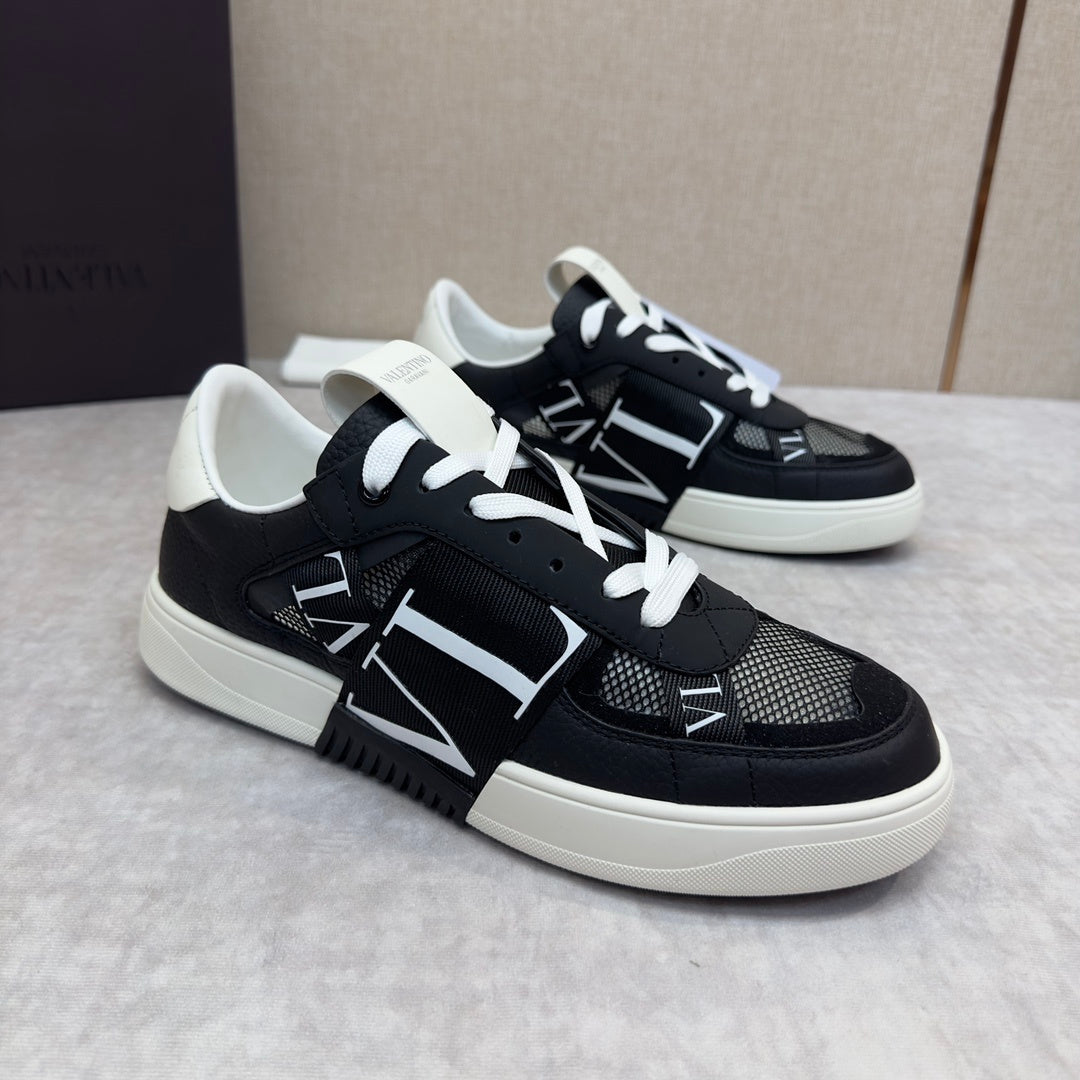 VL7N black leather sneakers