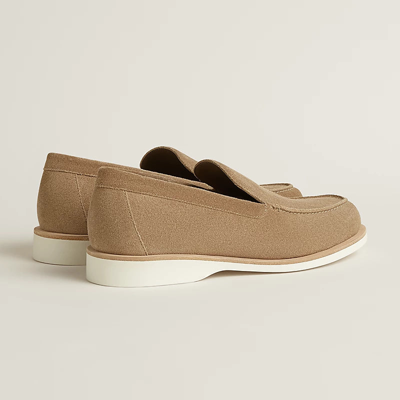 Low loafer in beige suede