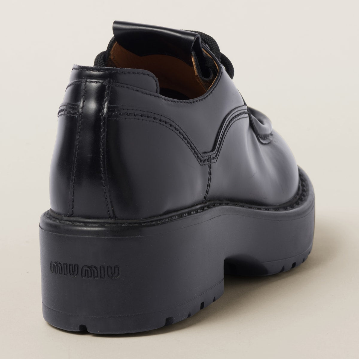 Schwarze Schnürschuhe aus Leder