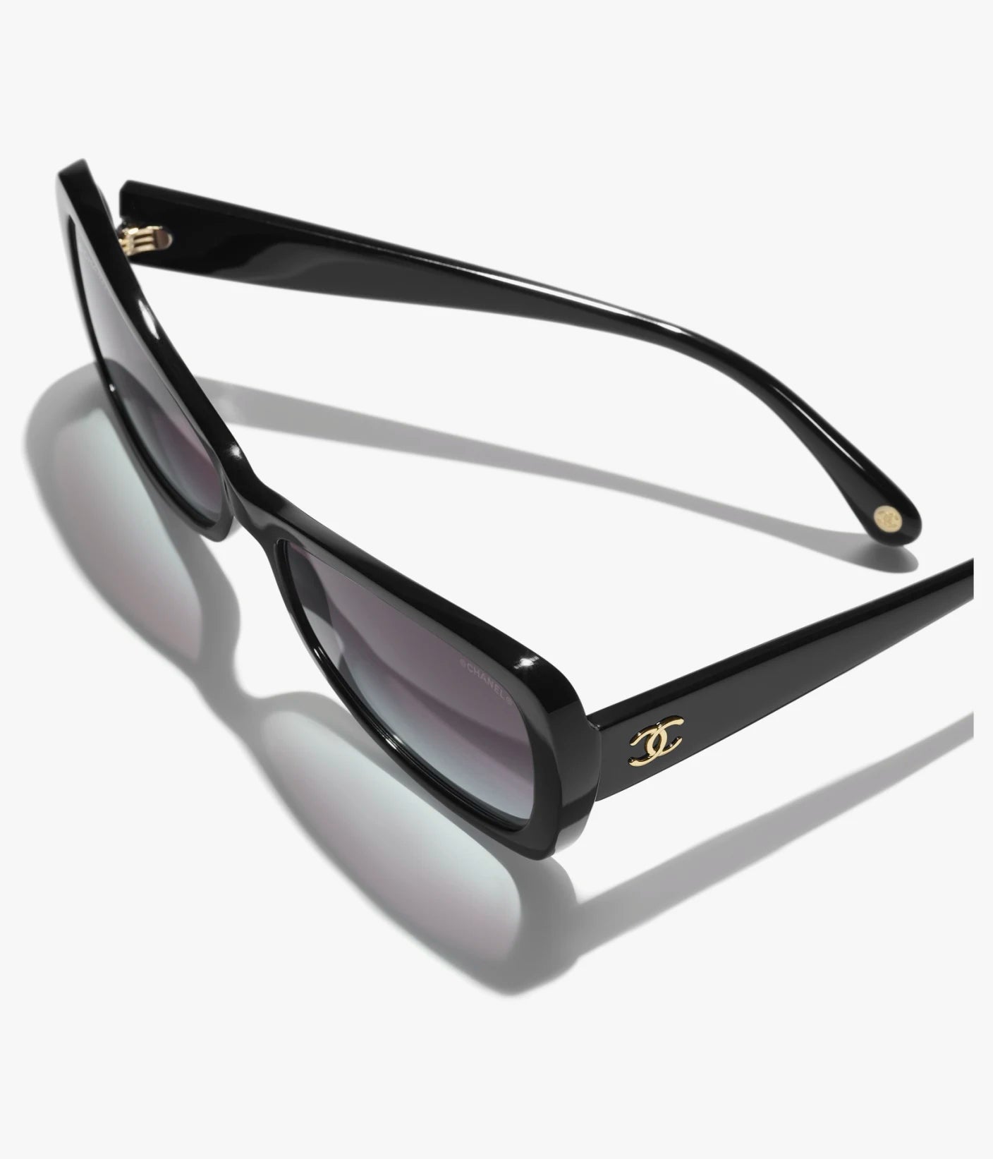 Occhiali da sole Butterfly in acetato nero con lenti grigie sfumate