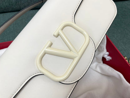 Borsa a tracolla in pelle di vitello Locò Bianca