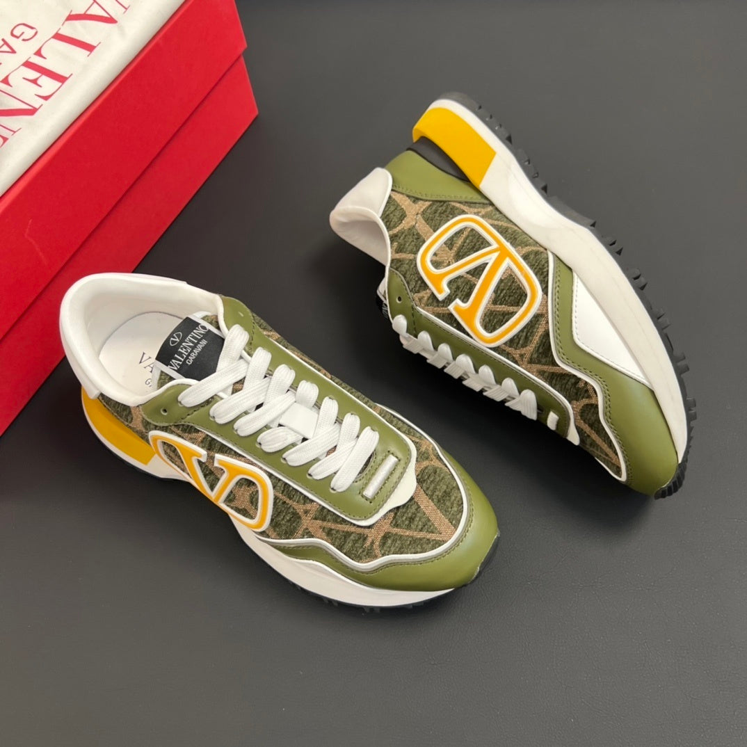 Green Lacerunner with suede trim