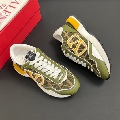 Green Lacerunner with suede trim