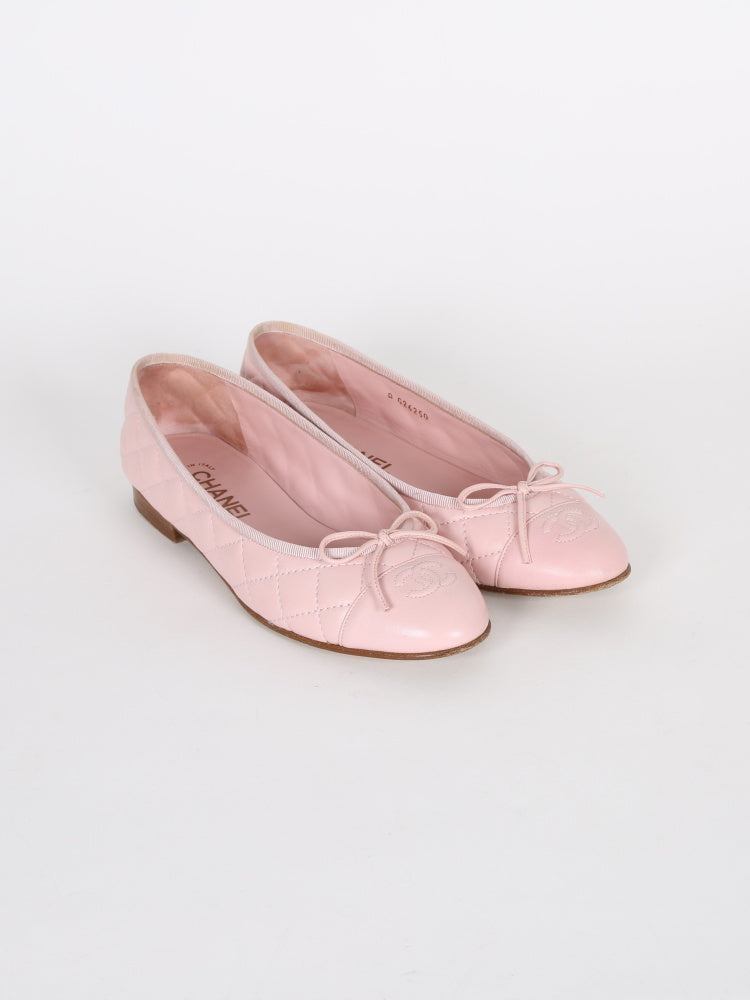 Pink quilted lambskin ballerinas