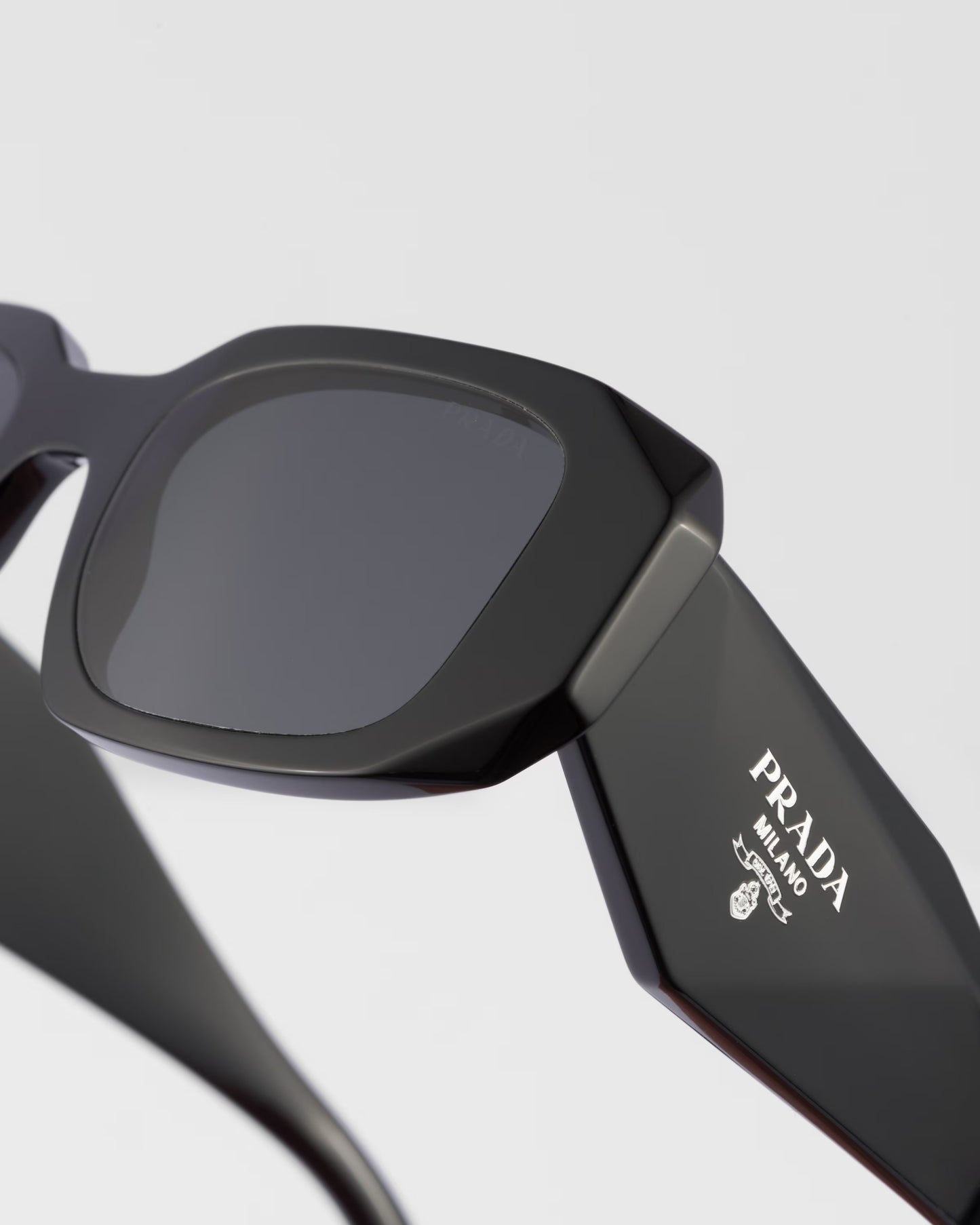Geometric PP Symbole sunglasses in black