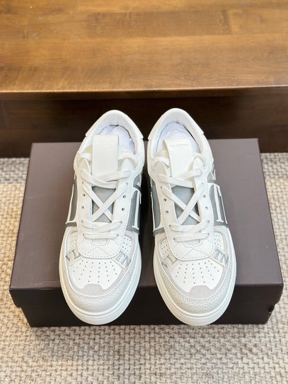 VL7N white/grey leather sneakers