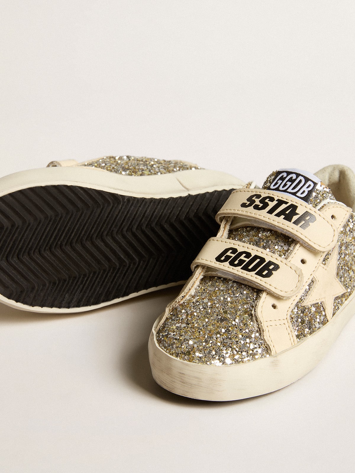 Old School Young in glitter platino con stella e talloncino in pelle