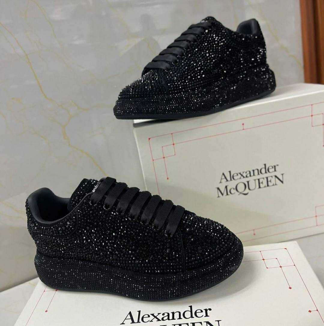 Oversize in nero con strass