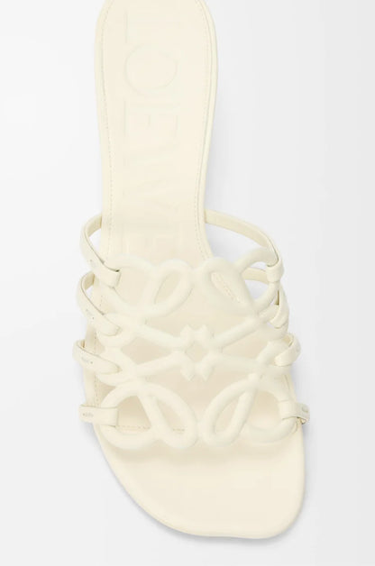 Slide Anagram Petal con taco in morbida pelle bianca