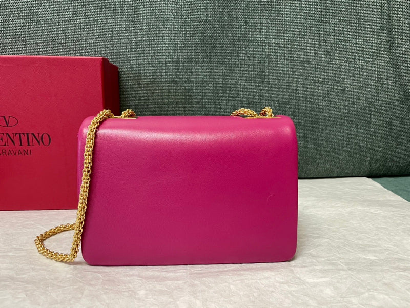 BORSA A TRACOLLA IN PELLE ONE STUD MAGENTA