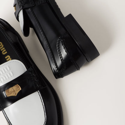 Black/white leather loafers