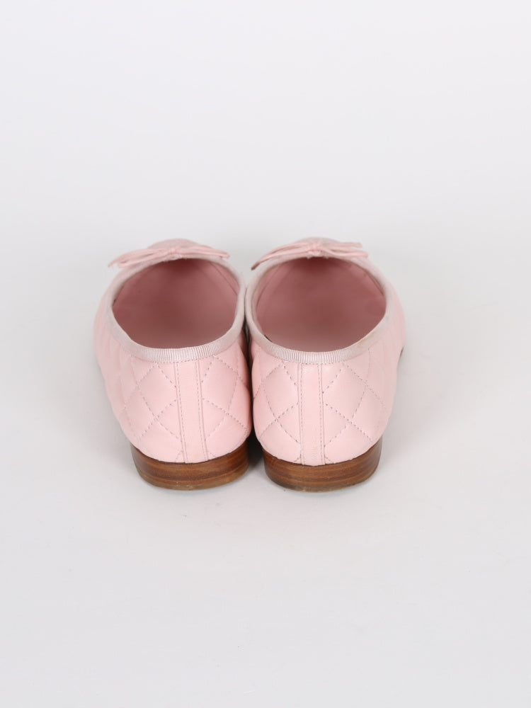 Pink quilted lambskin ballerinas