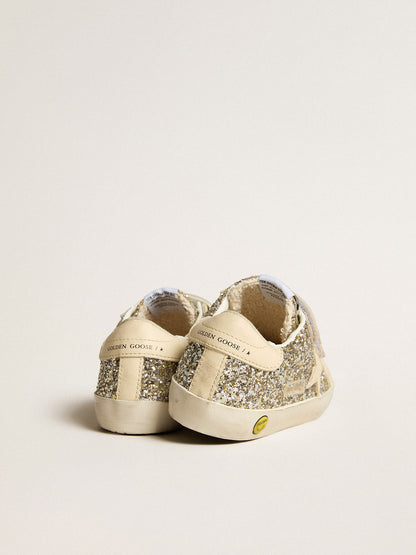 Old School Young in glitter platino con stella e talloncino in pelle