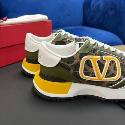 Green Lacerunner with suede trim