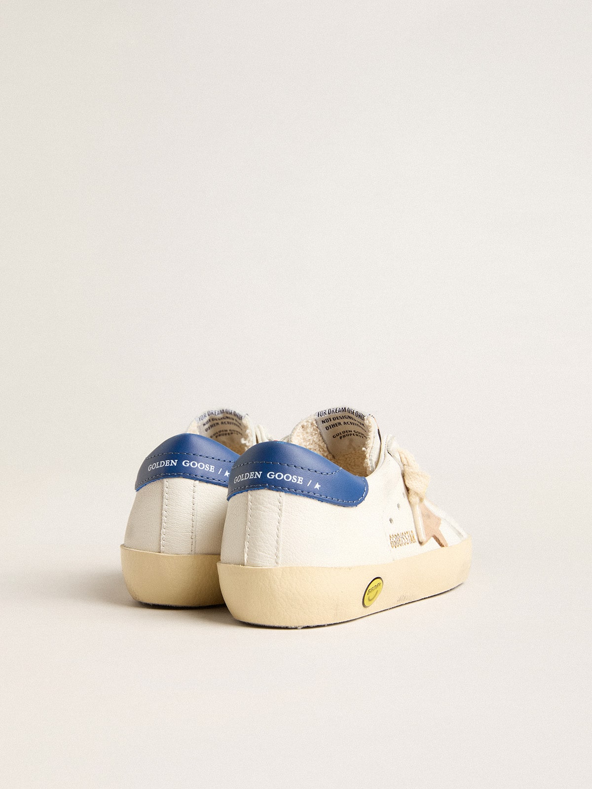 Young in nappa con stella beige e talloncino blu