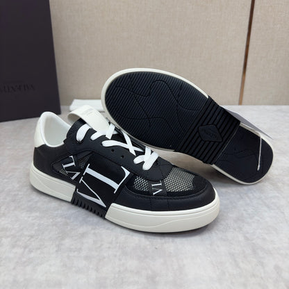 VL7N black leather sneakers