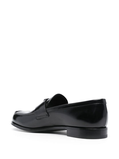 Mocassini in pelle con logo triangolare smaltato