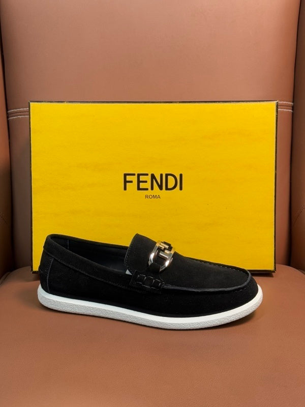 Schwarze Wildleder-Loafer mit Verschluss