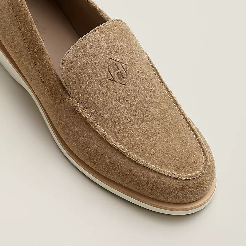 Low loafer in beige suede