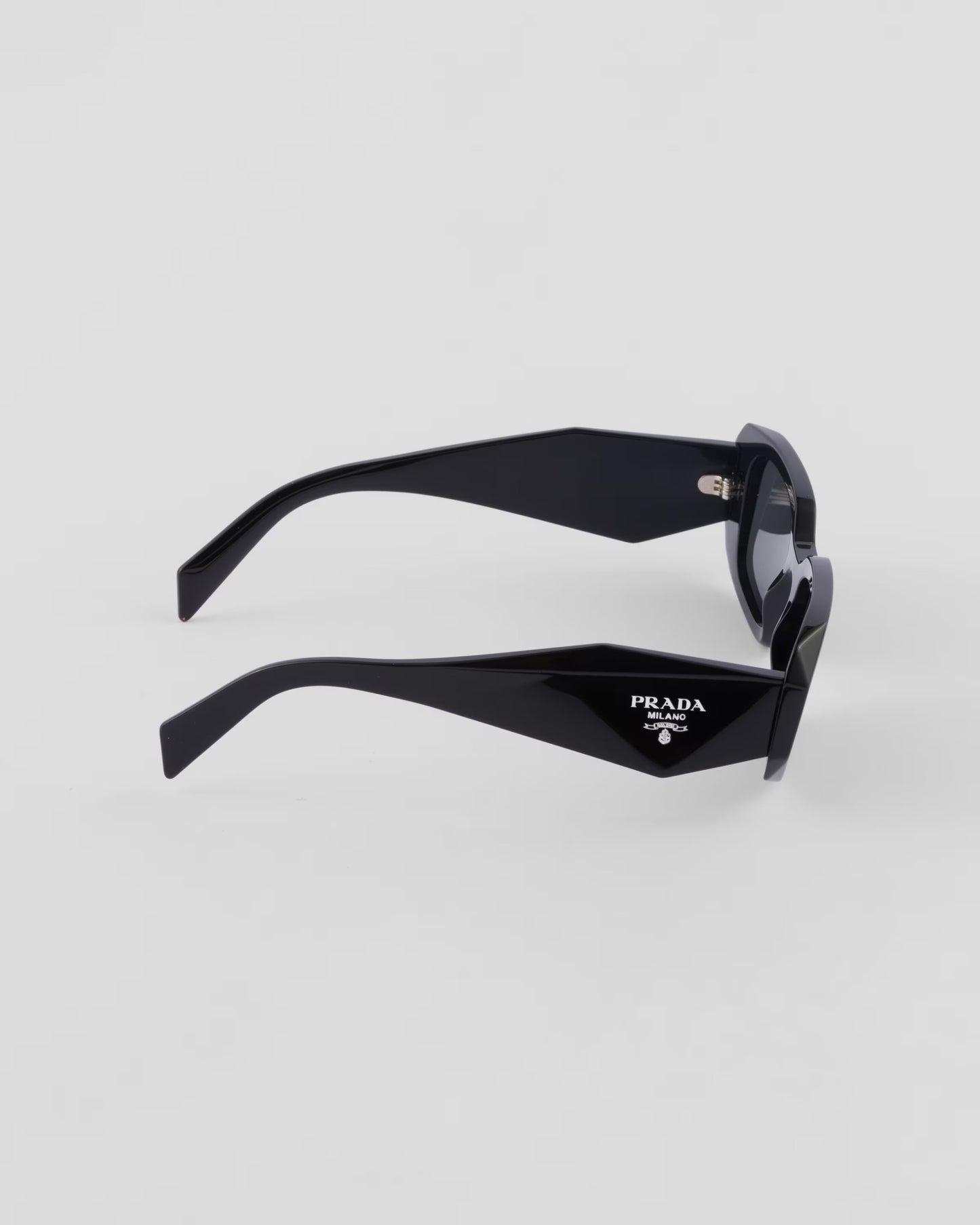 Geometric PP Symbole sunglasses in black