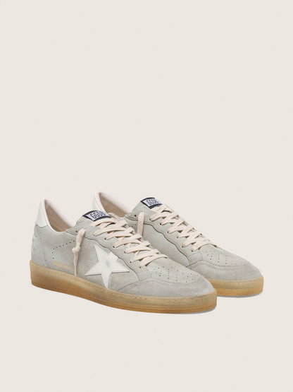 Suede grigio chiaro con stella in pelle bianca