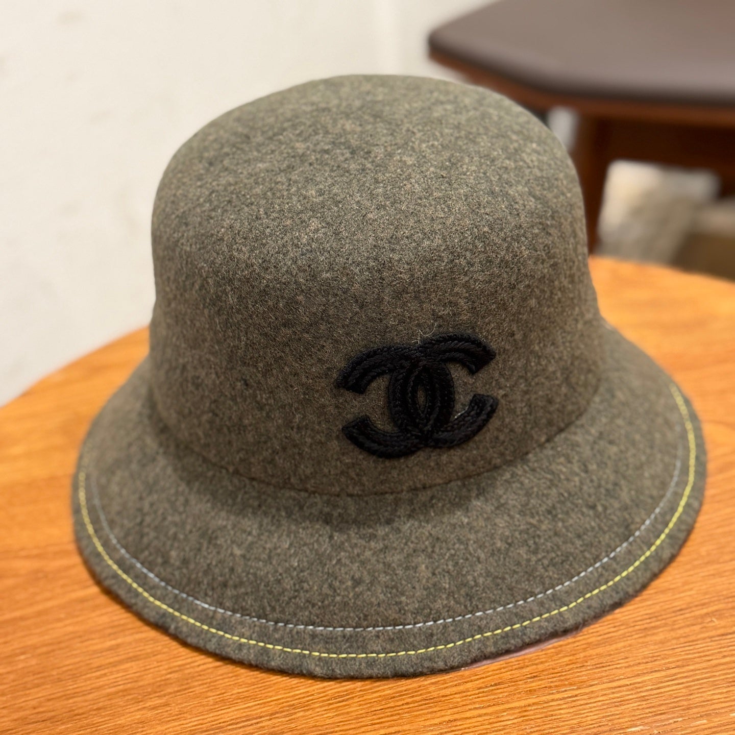 Cappello a secchiello in misto cashmere/lana