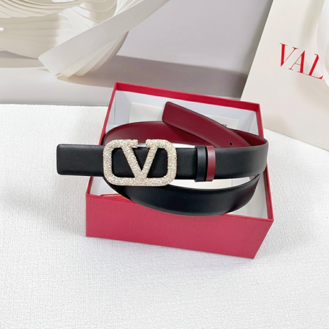 Reversible VLogo Signature belt in black glossy calfskin with crystals