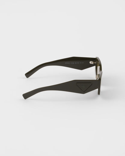 Sunglasses with Triangle logo and olive lenses