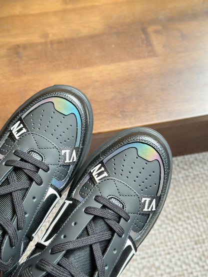 VL7N Black/White leather sneakers