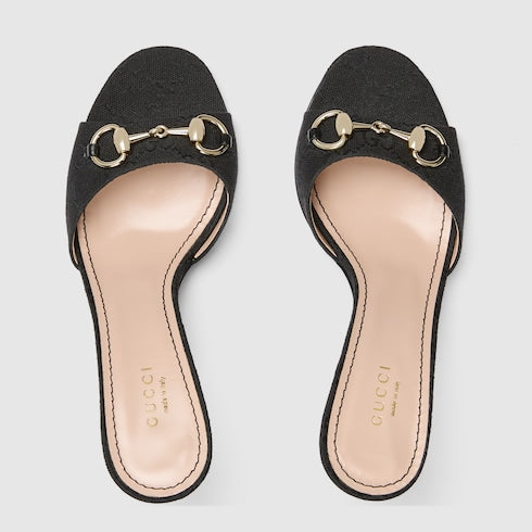Women's slider sandal with black fabric clamp