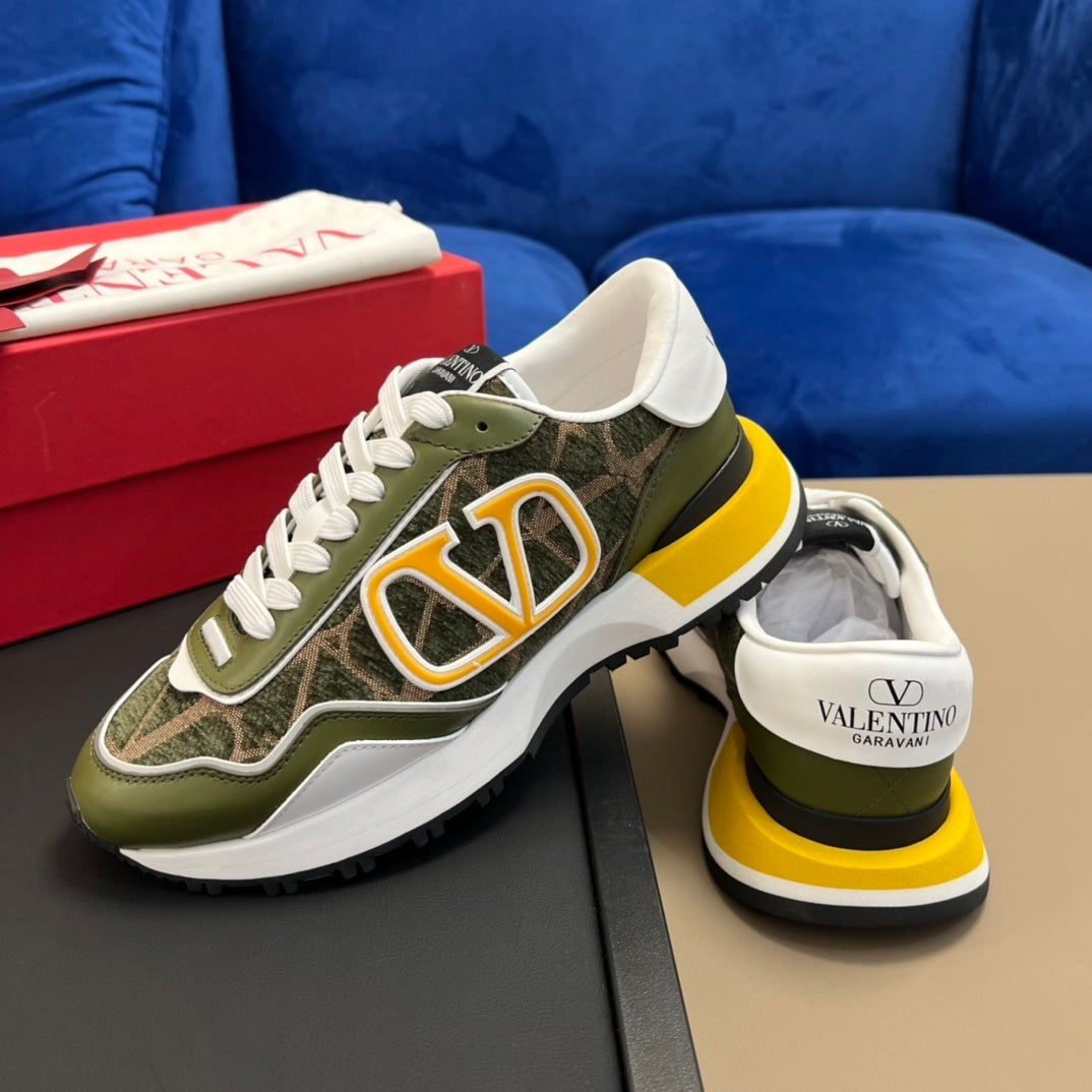 Green Lacerunner with suede trim