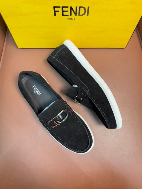 Schwarze Wildleder-Loafer mit Verschluss