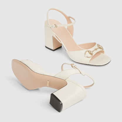 Damen-Sandalette mit Absatz und Riemen aus weißem Leder